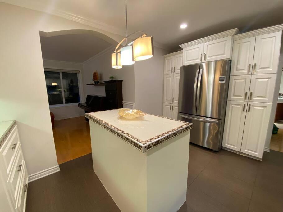 Spacious Luxury House Minutes To DownTown Montreal