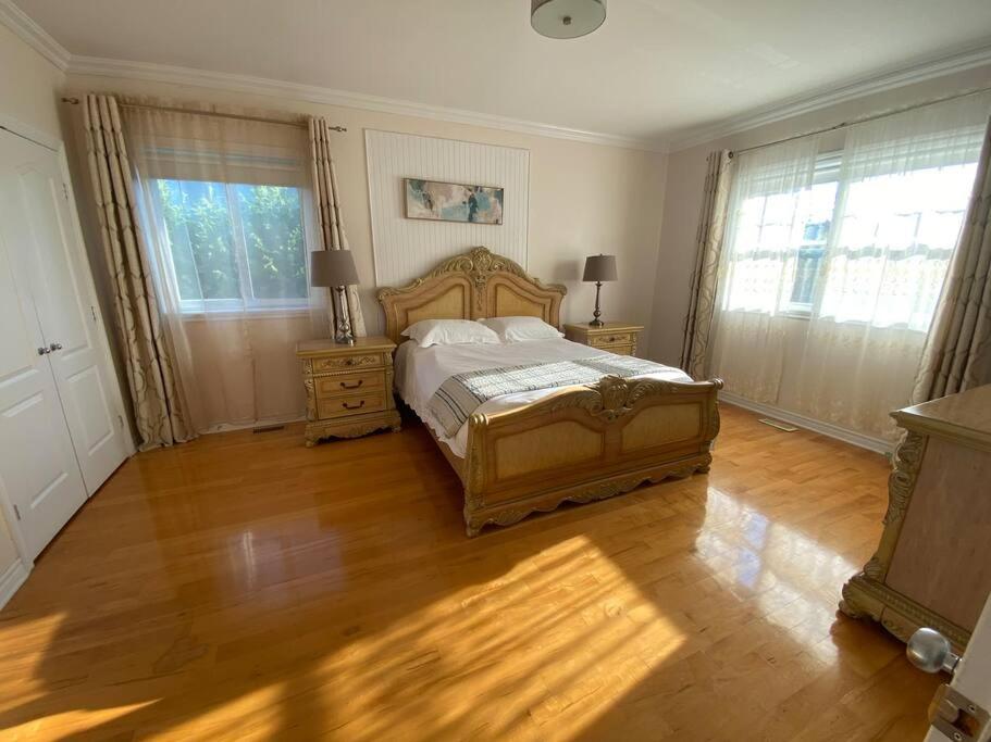 Spacious Luxury House Minutes To DownTown Montreal