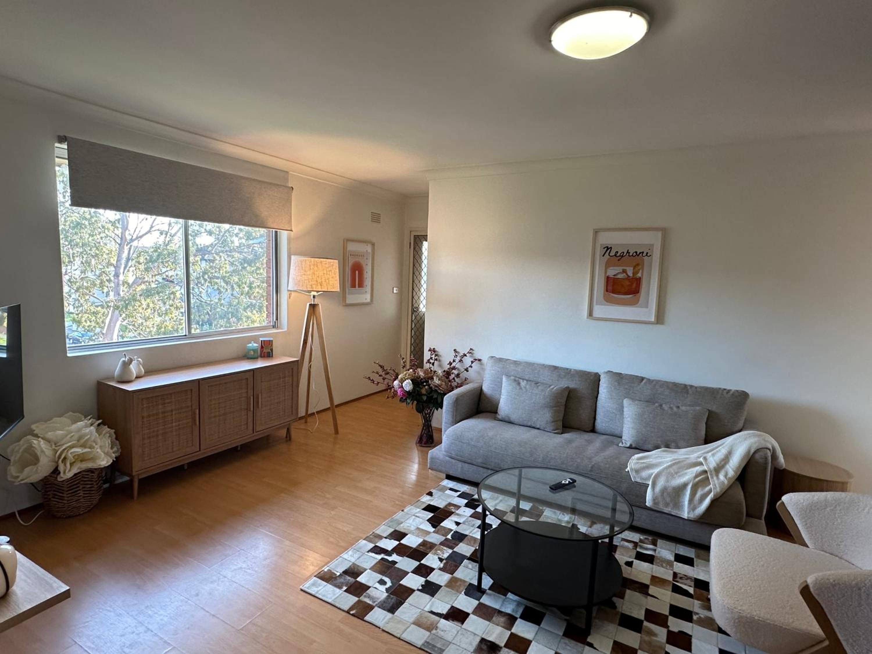 Cute & Light-filled Apartment - near Liverpool CBD