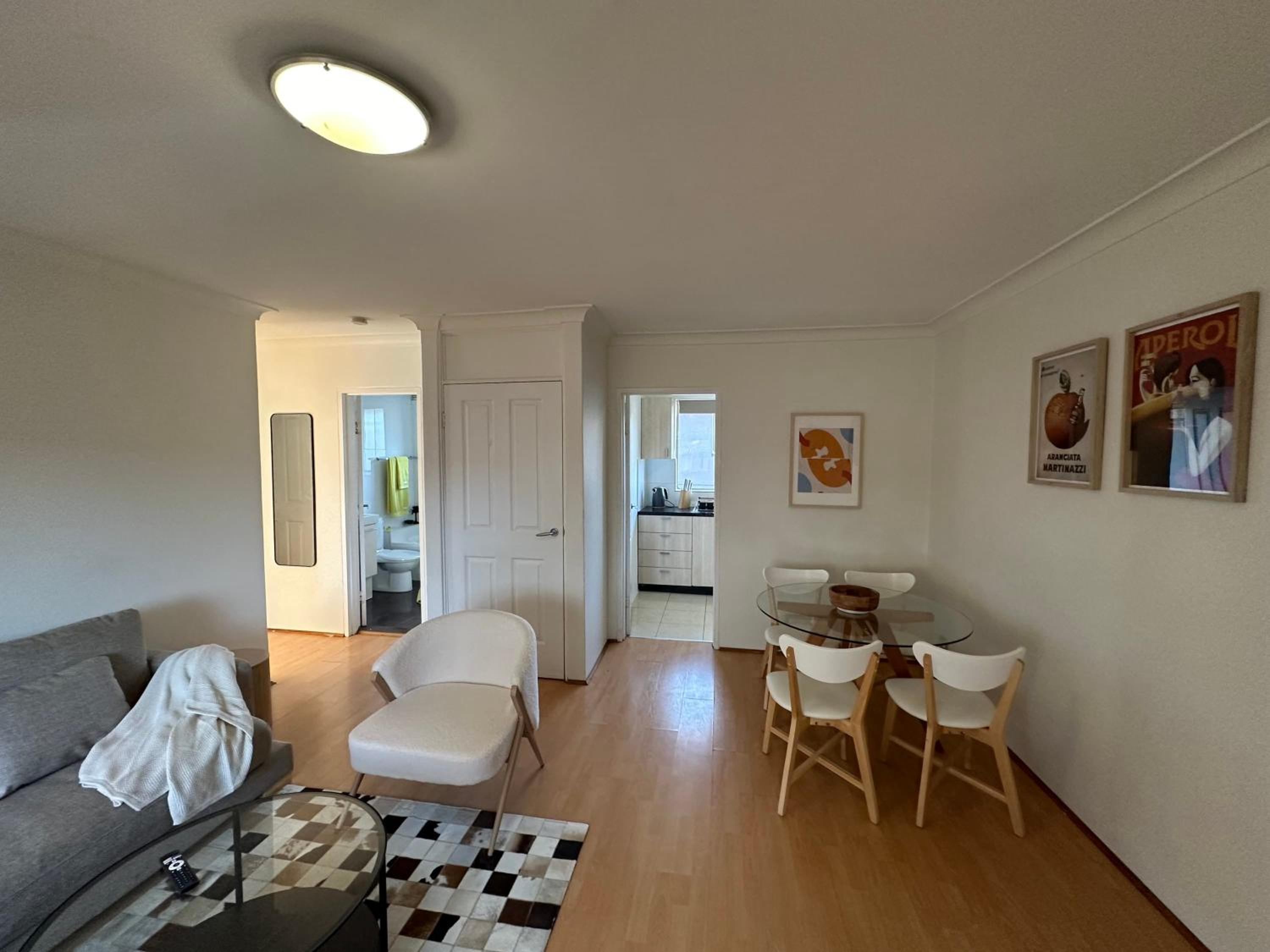 Cute & Light-filled Apartment - near Liverpool CBD