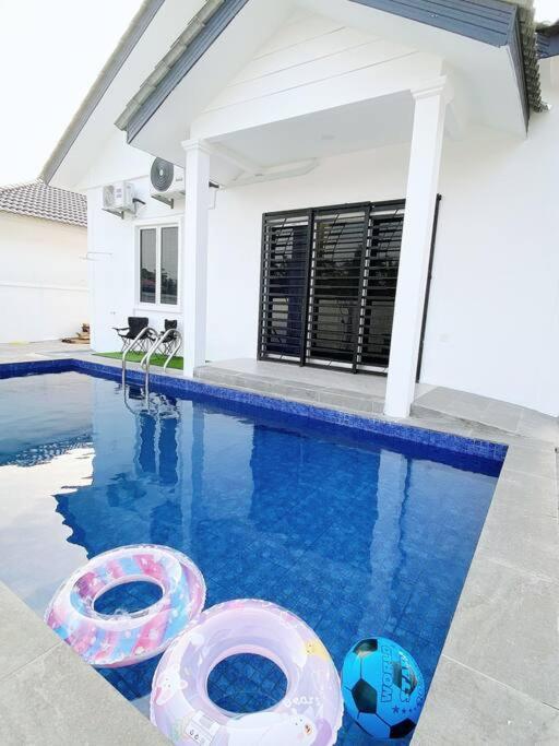 Melur House - Private Pool, Jacuzzi, Bbq, Netflix, PS4 photo 2