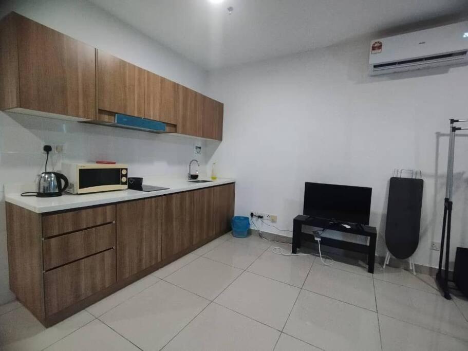 Entire Unit Pacific Tower Wifi-Parking-Pool by ComfyAsia photo 6