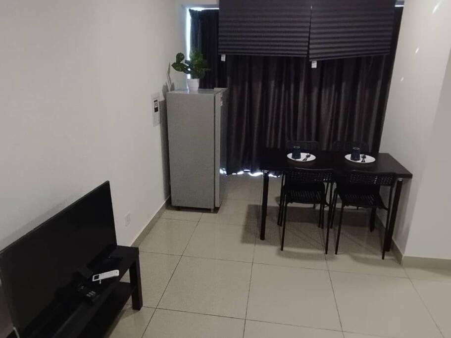 Entire Unit Pacific Tower Wifi-Parking-Pool by ComfyAsia photo 3