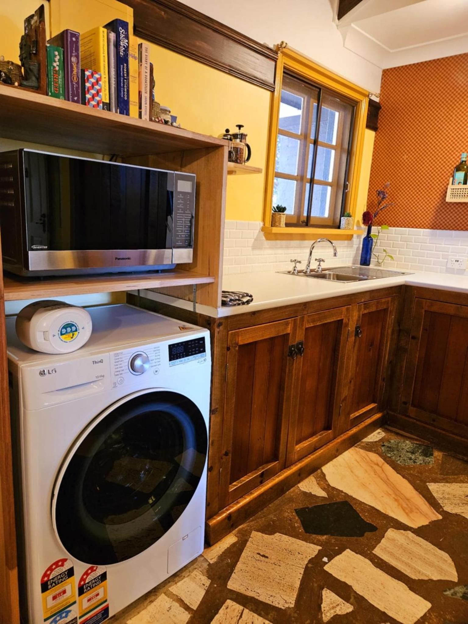 The Gamekeepers Spa Cottage in Tamborine Mountain