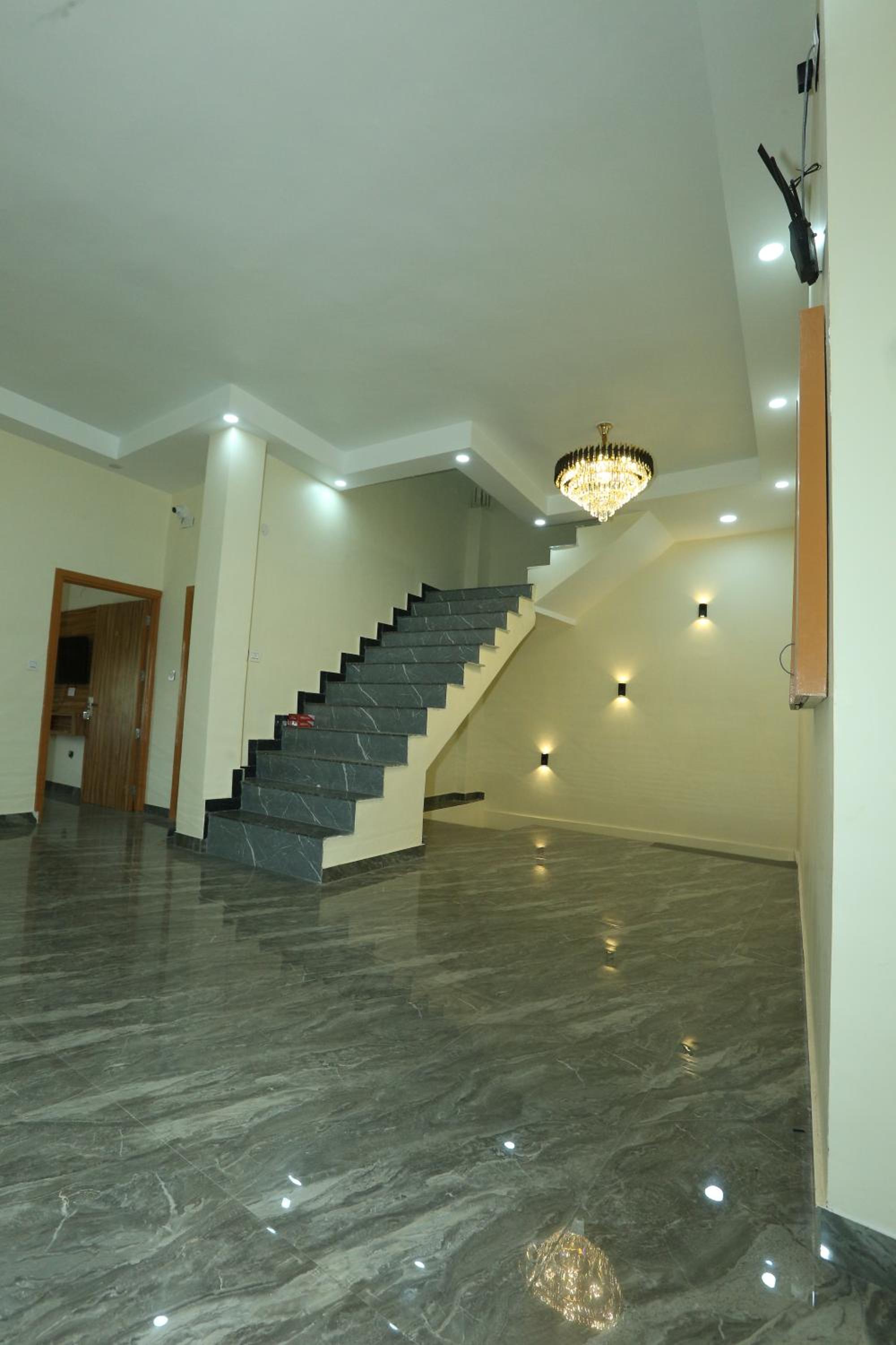 Hotel Leo Inn