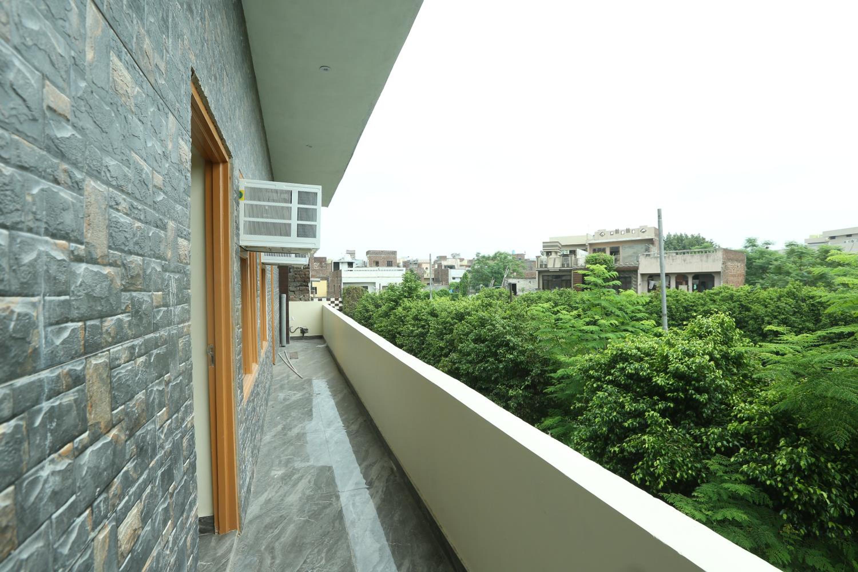 Hotel Leo Inn