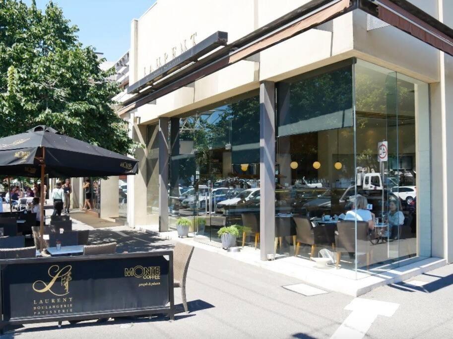 Awesome Albert Park Art Deco Gem 2 Bedroom Bevan 2