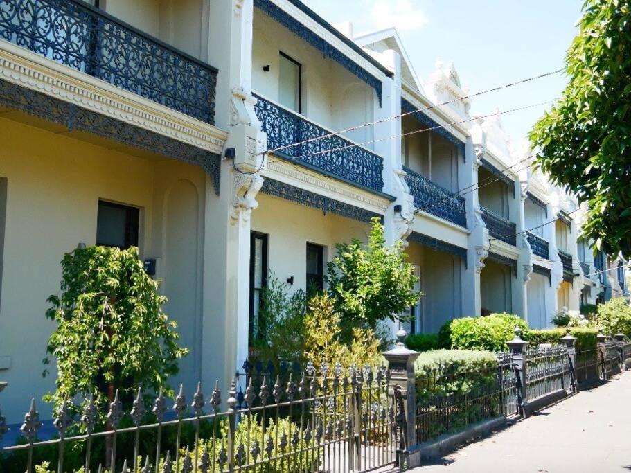 Awesome Albert Park Art Deco Gem 2 Bedroom Bevan 2