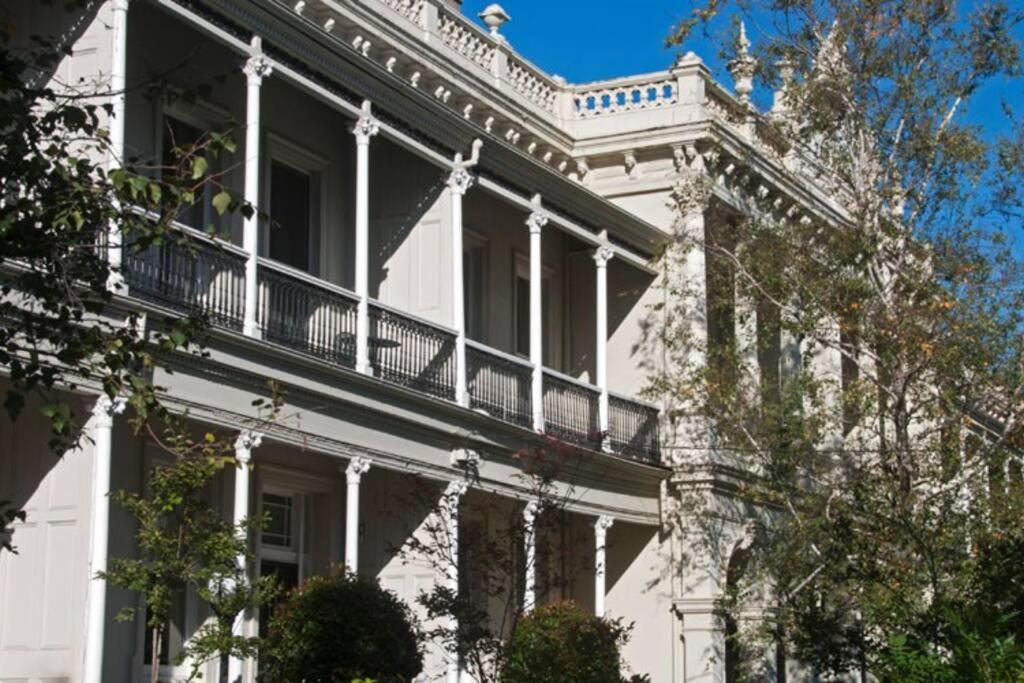 Awesome Albert Park Art Deco Gem 2 Bedroom Bevan 2