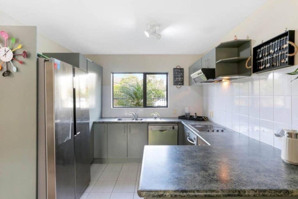 Entire house in West Auckland view 3
