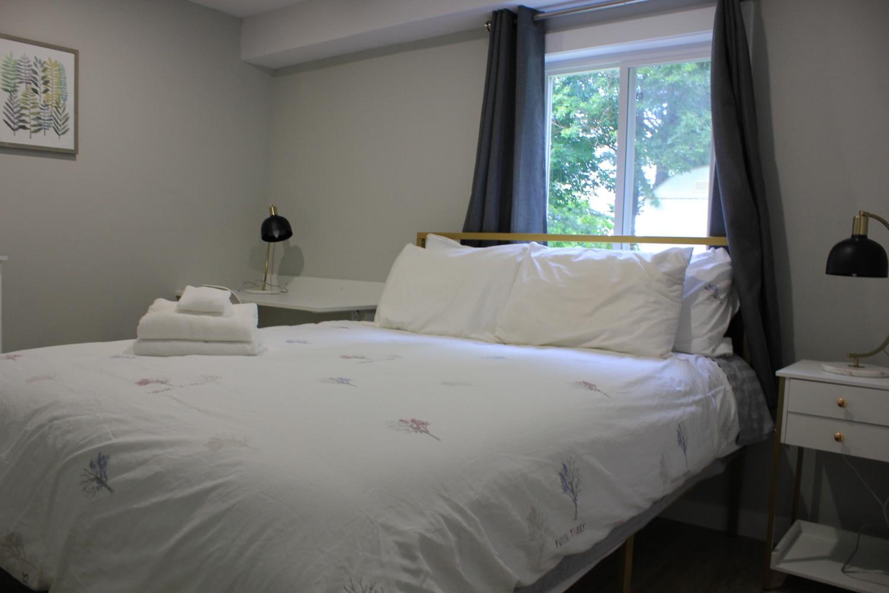 Kitchener Vacations - Boardwalk Homes - Vacation Homes  Executive Suites - Property Image 1