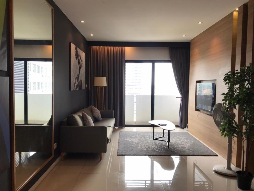 Suasana Suites condo with pool opposite Citysquare