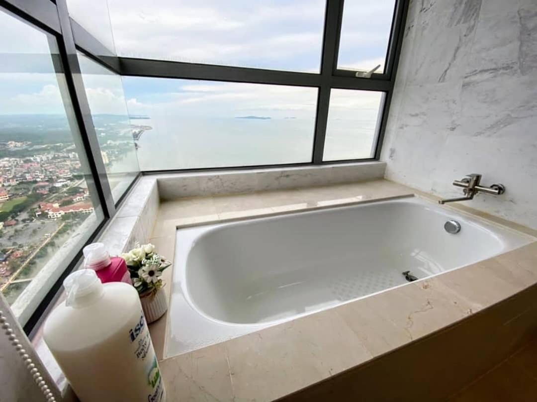 Silverscape Residence 3 Bedrooms Suite by MJ Holiday