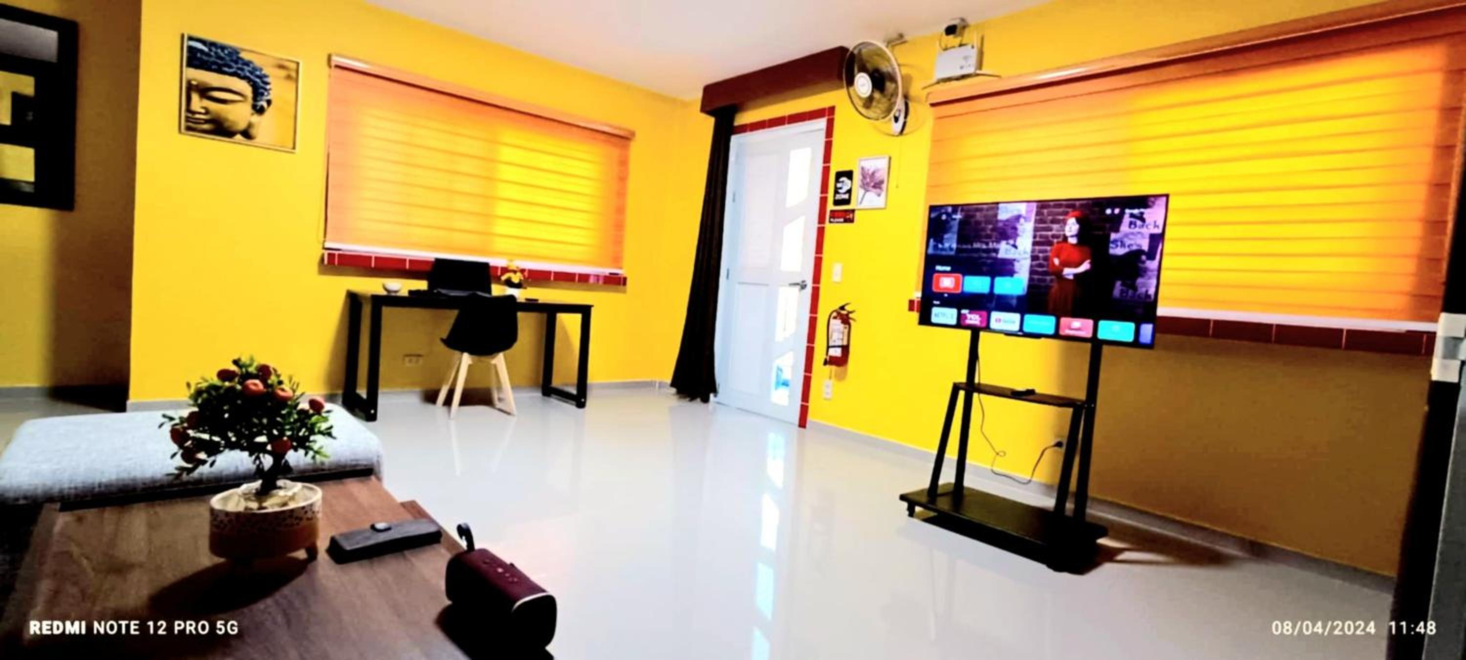 Jenessa's Executive Suite 90 sqm near Lanuza Surf Bay view 4