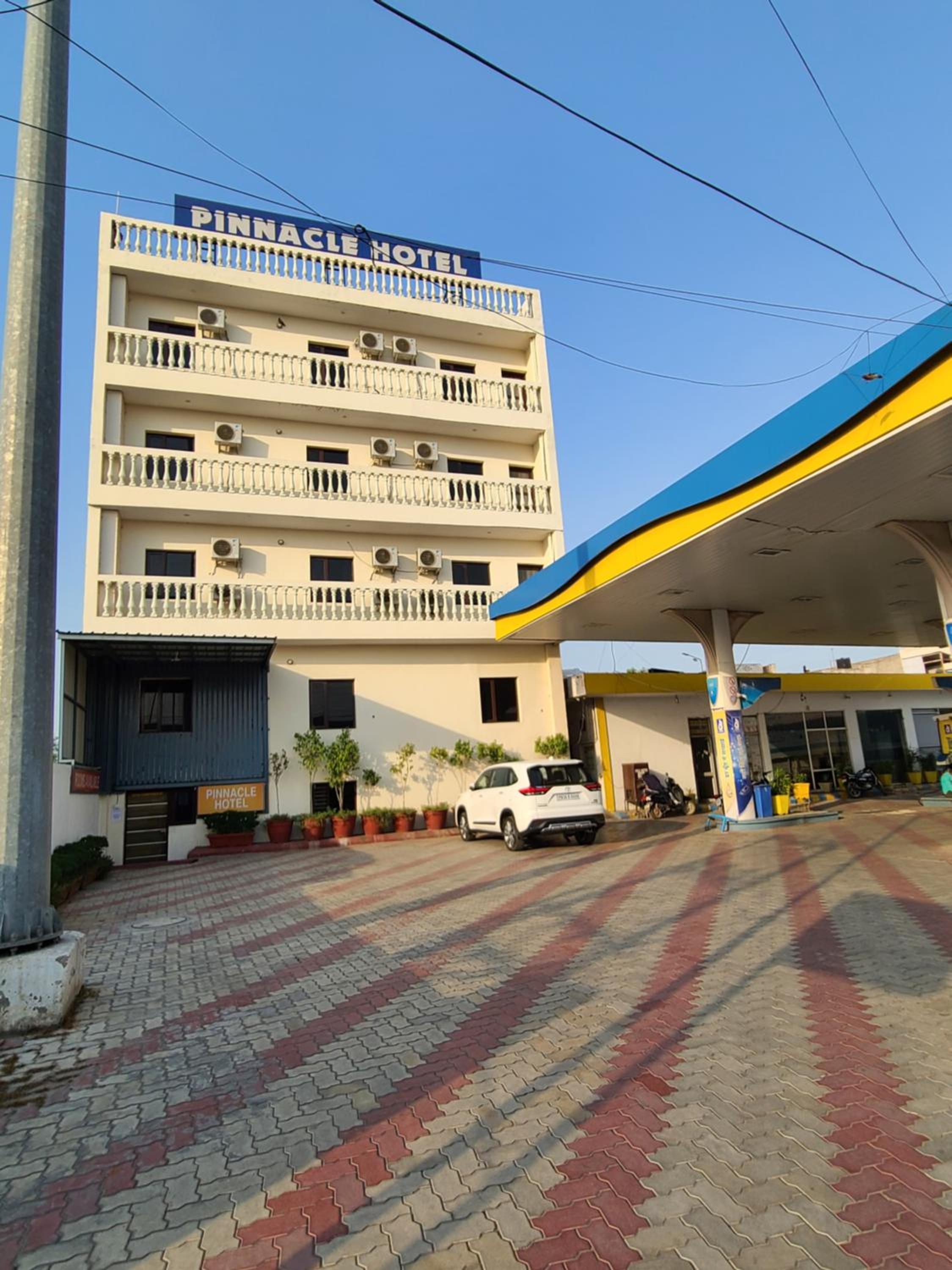 Pinnacle Hotel