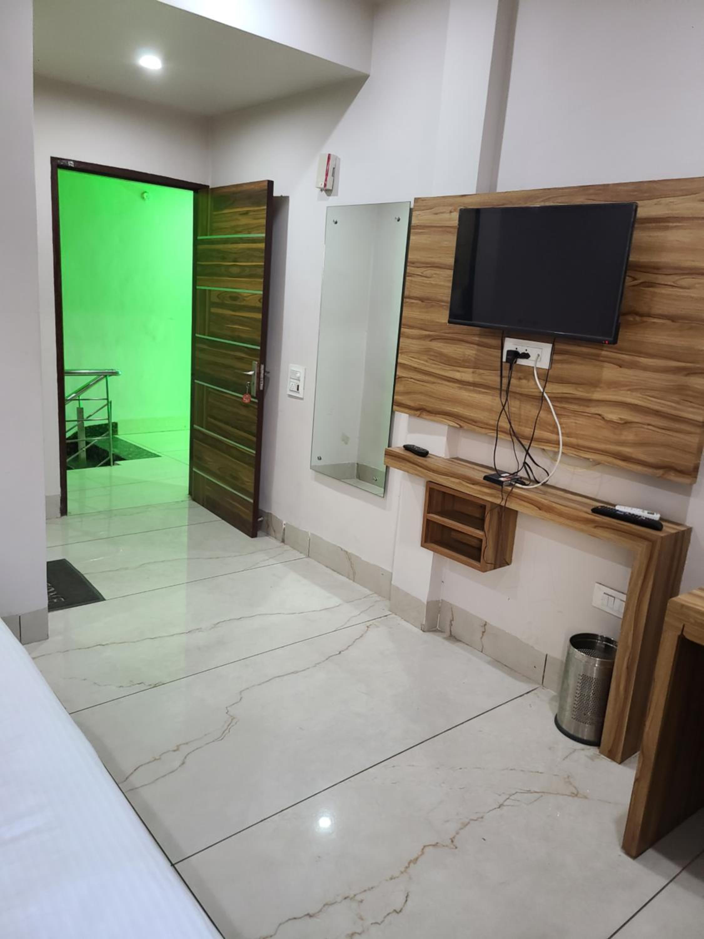 Pinnacle Hotel