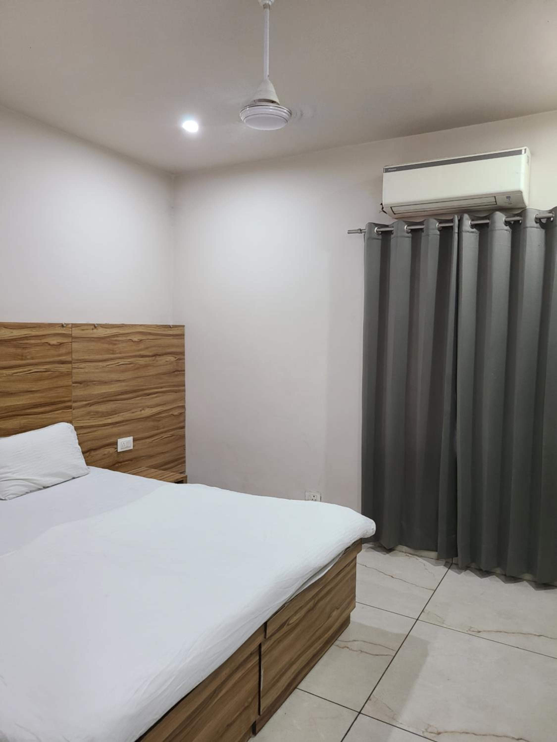 Pinnacle Hotel