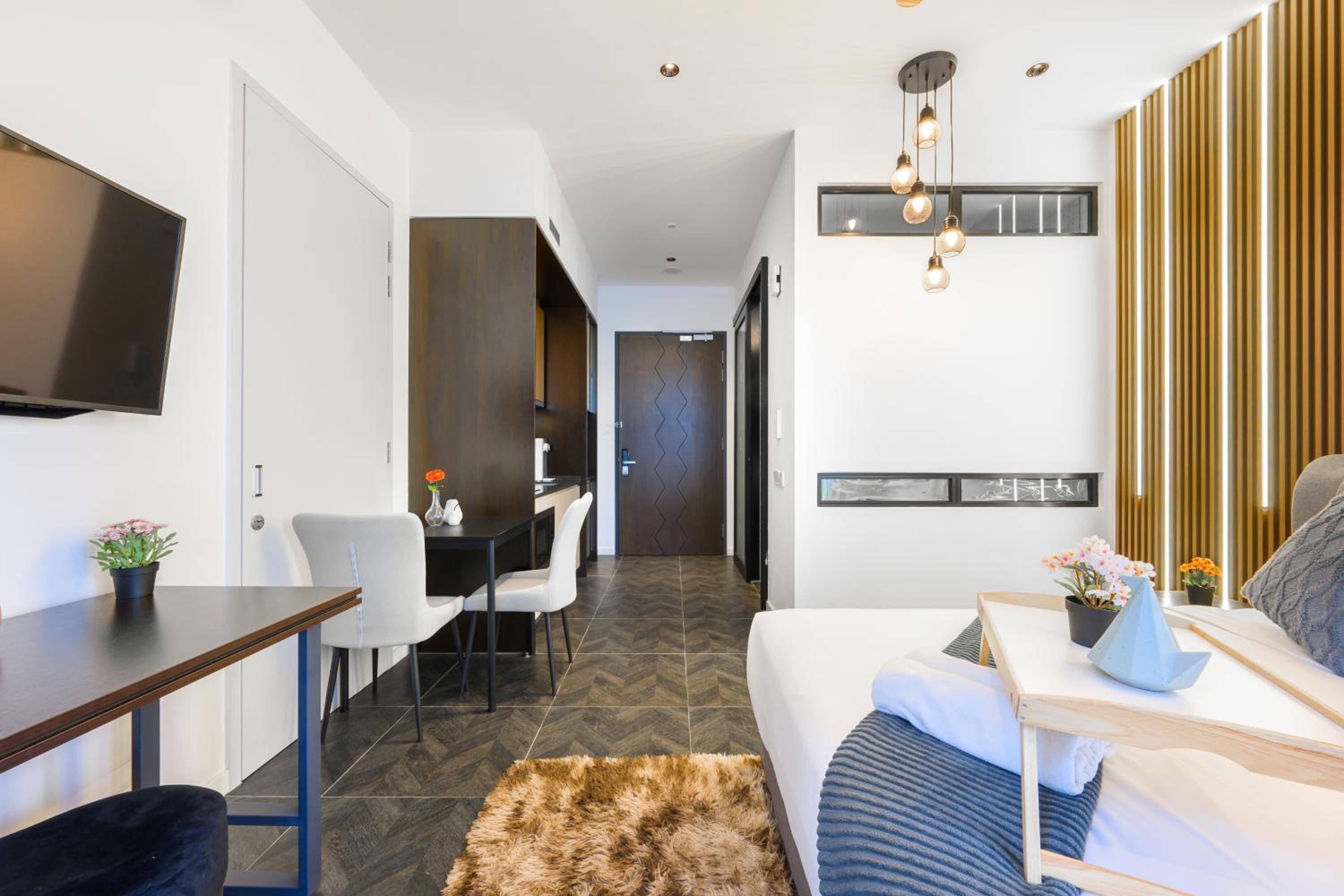 Greystone Scarletz Suites