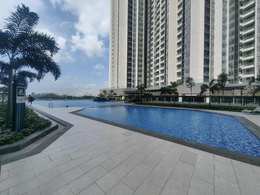 R&F Family Seaview Suite