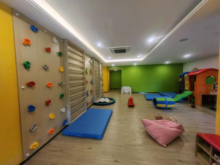 R&F Family Seaview Suite