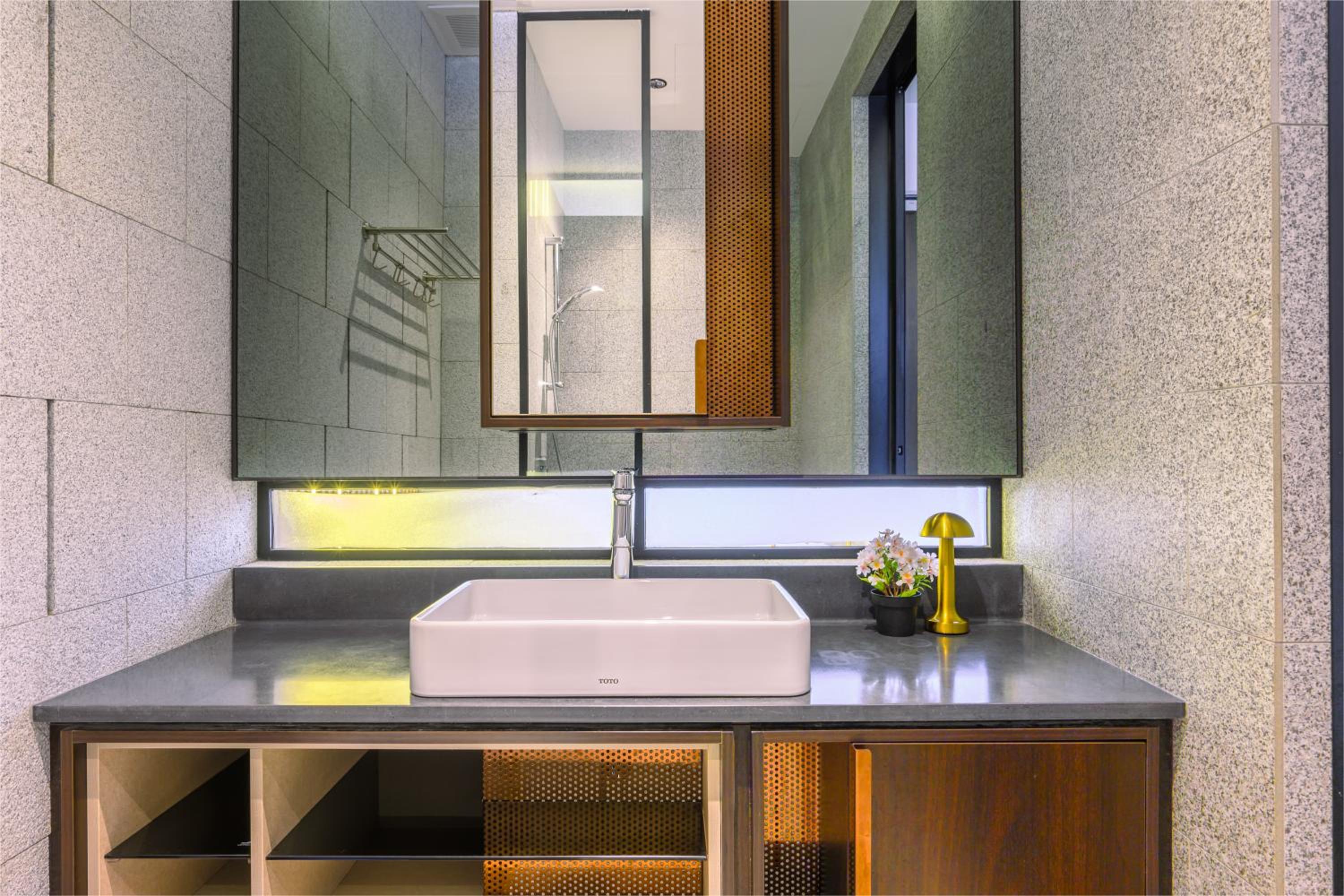 Greystone Scarletz Suites