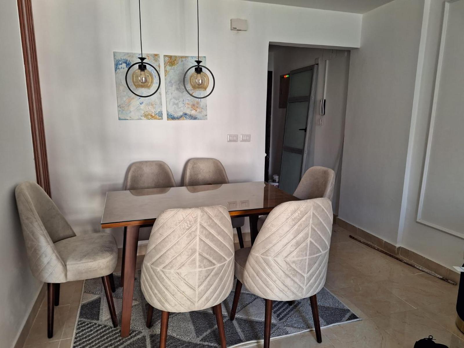 Luxury apartment 2 bedroom families only