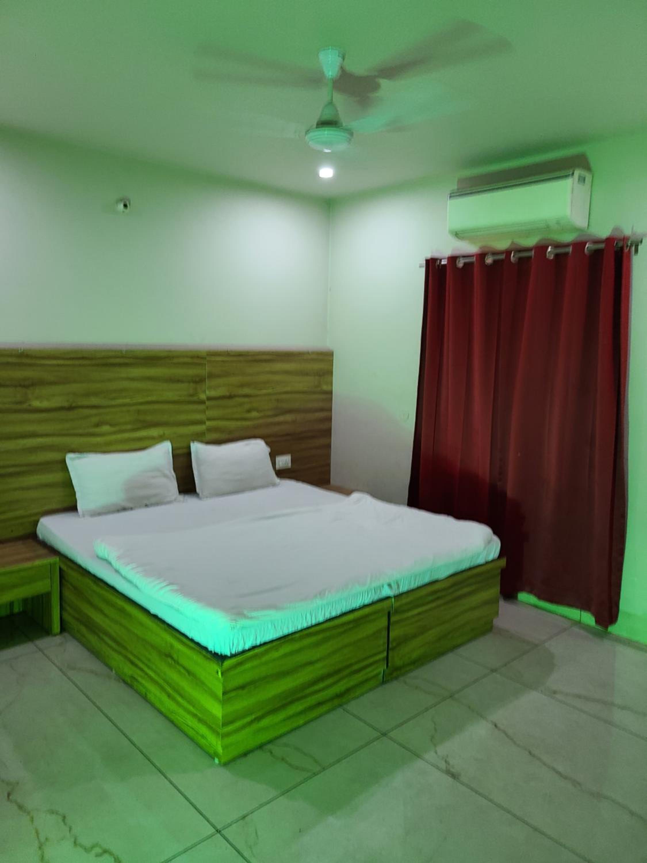 Pinnacle Hotel