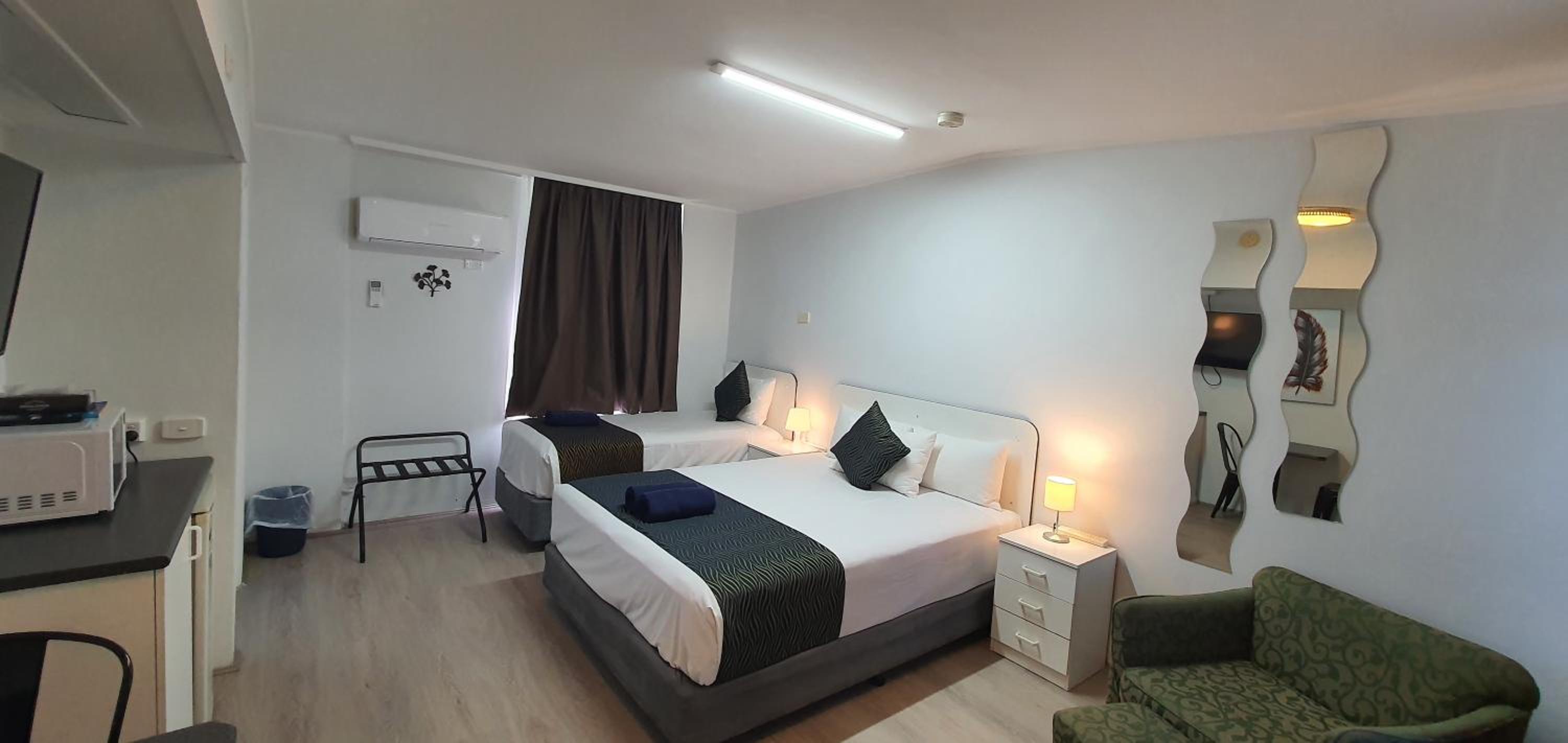 Silver Oaks Motel