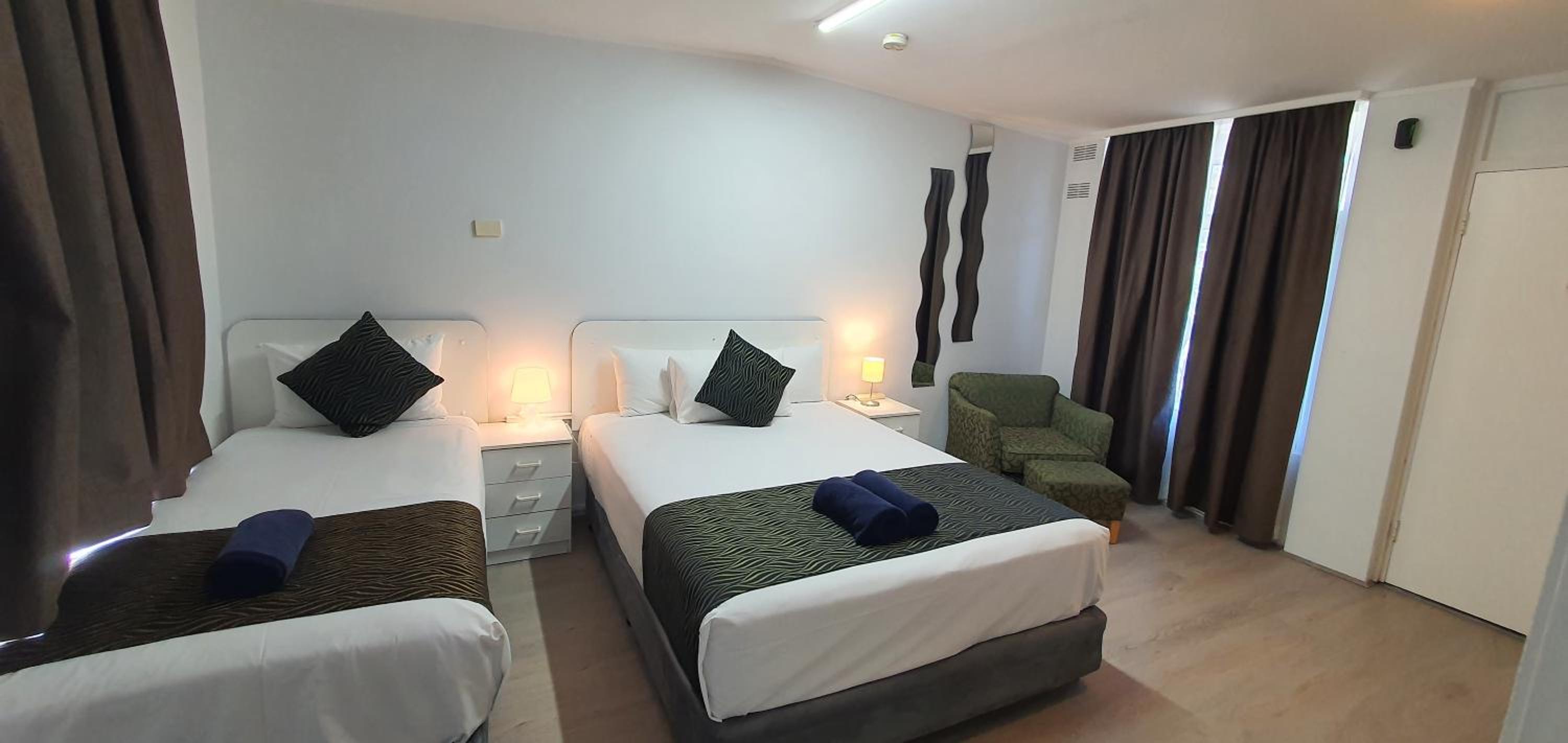 Silver Oaks Motel