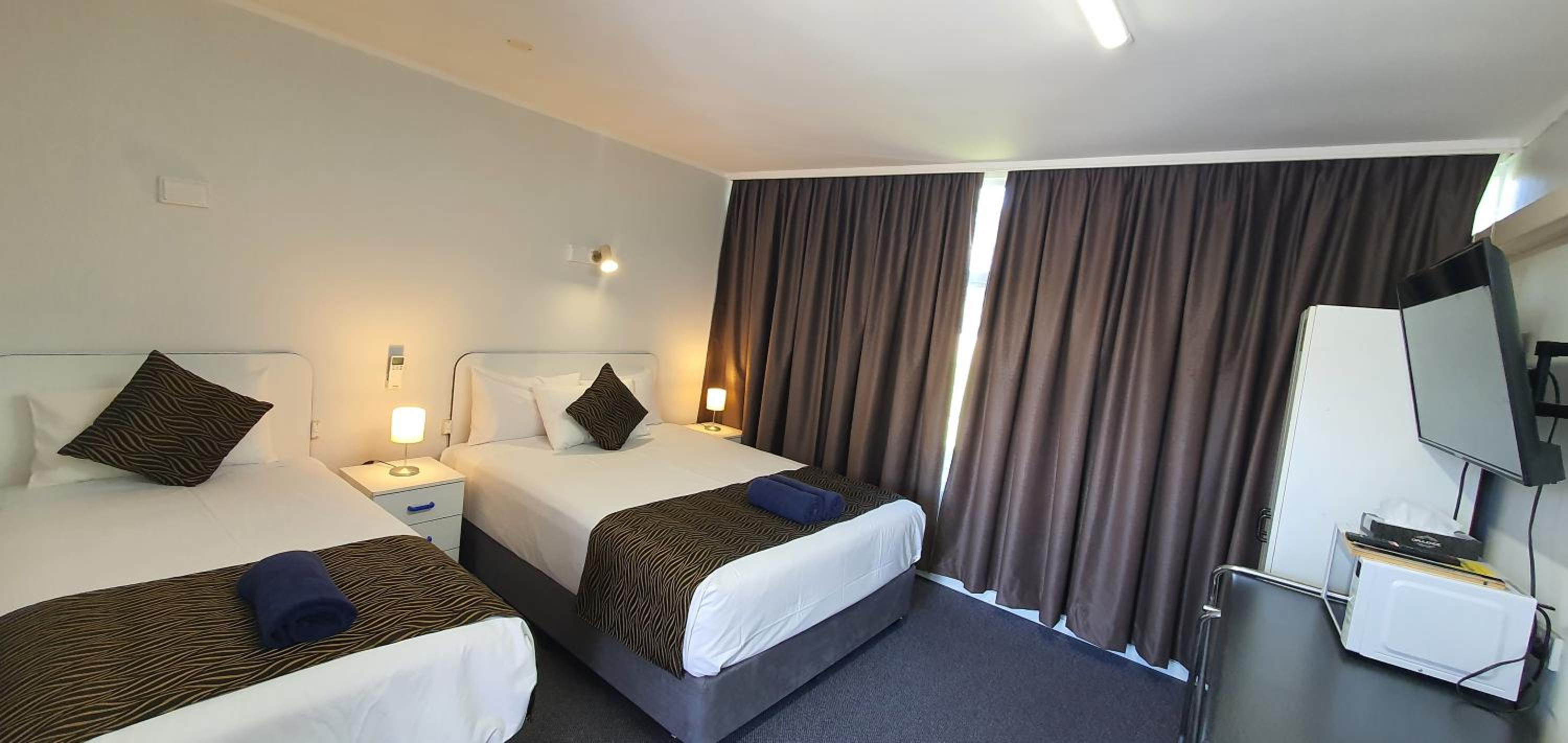 Silver Oaks Motel