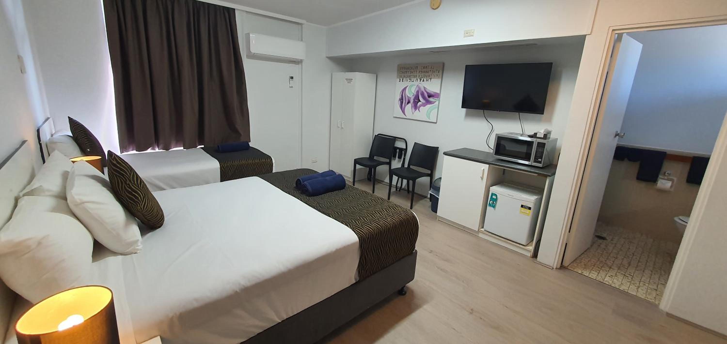 Silver Oaks Motel