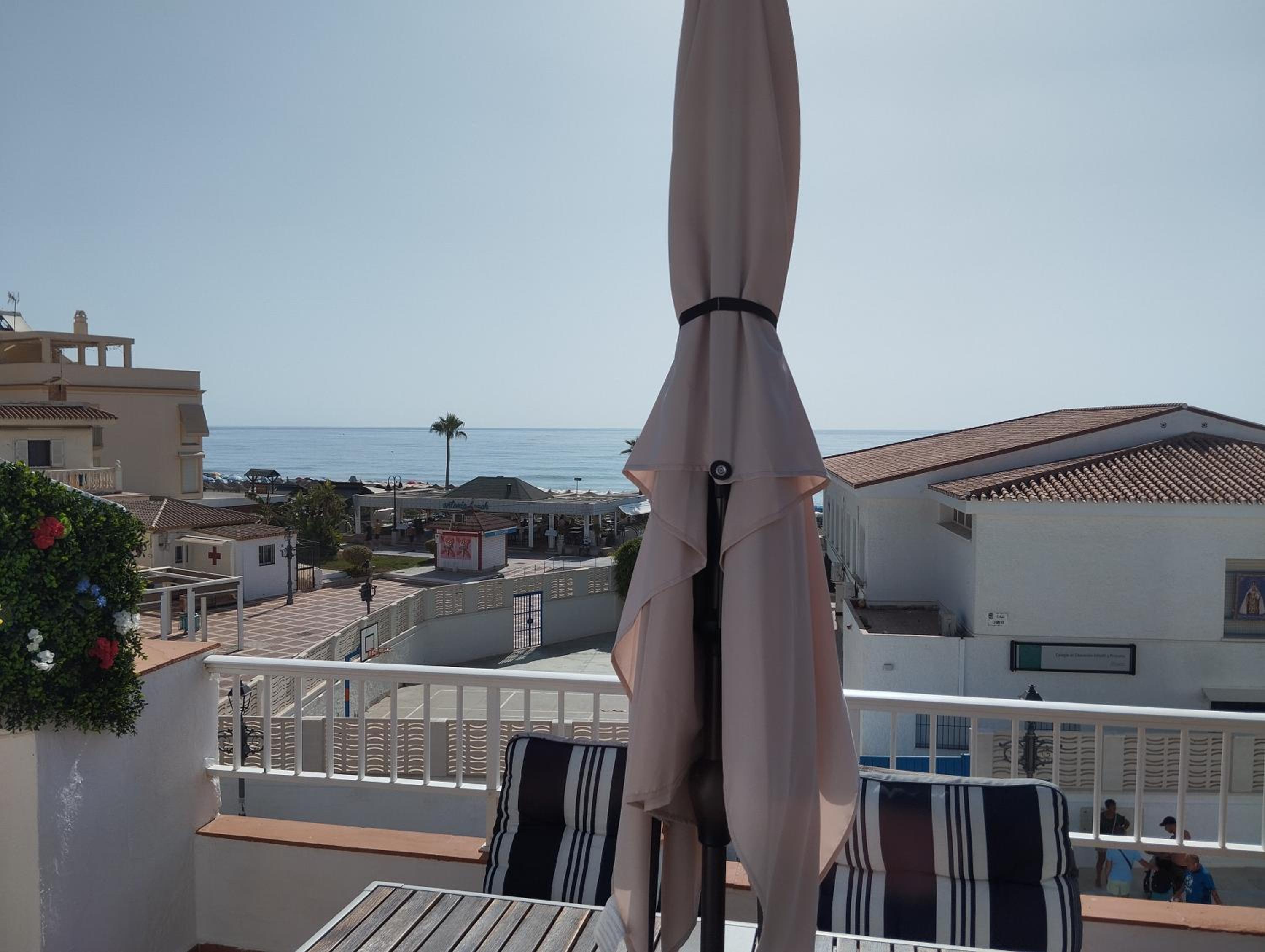 Apartamento Lidia planta 2, La Carihuela 1ª línea playa, vistas mar, buhardilla 1 dormitorio, 40 m2, 1-3 huésped, terraza, wifi view 3
