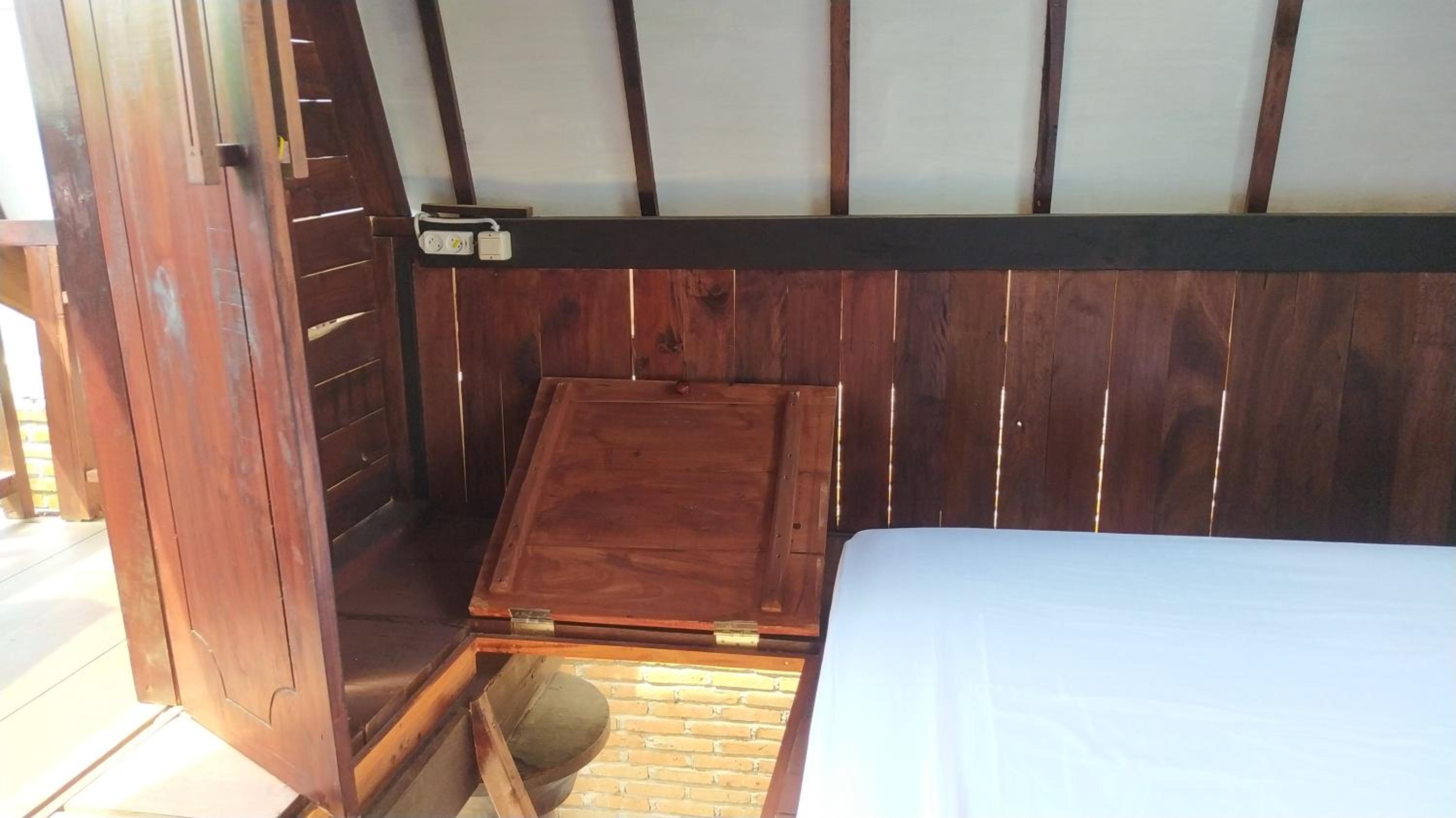 Side house
