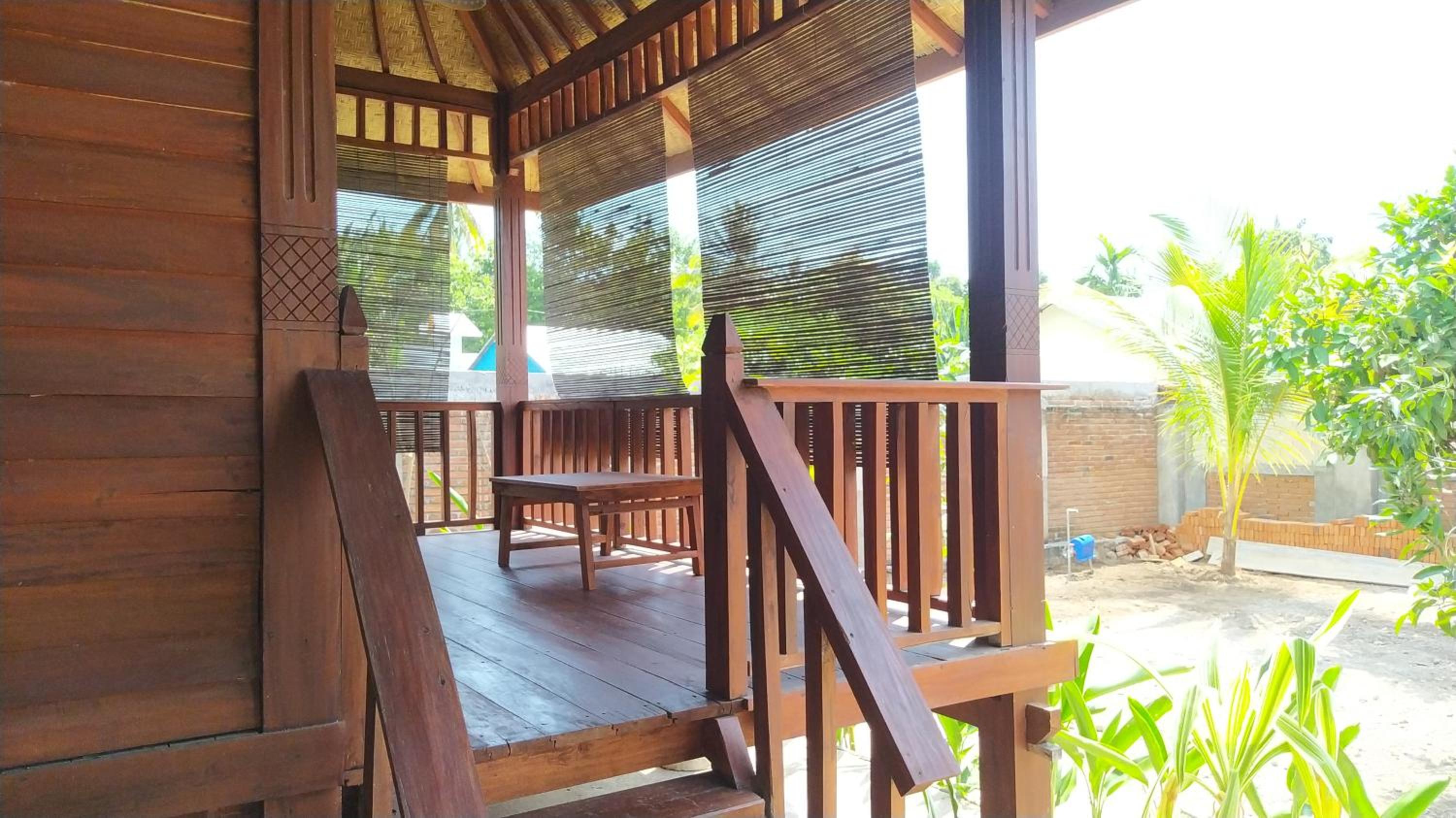Side house
