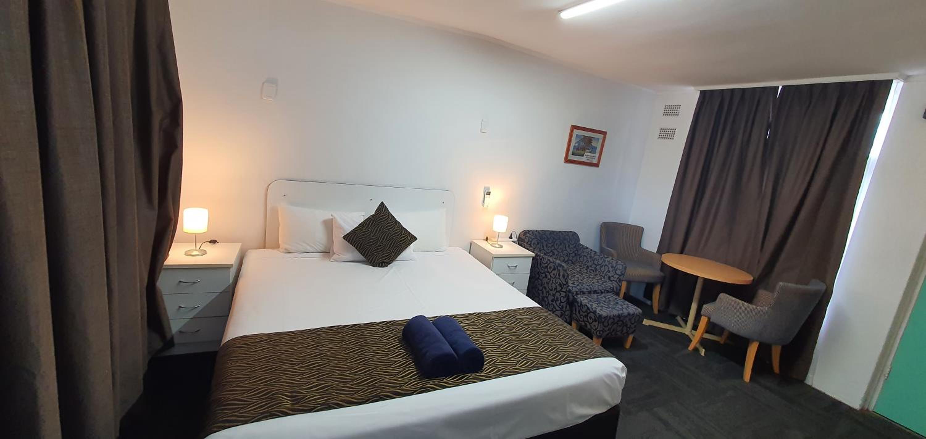 Silver Oaks Motel