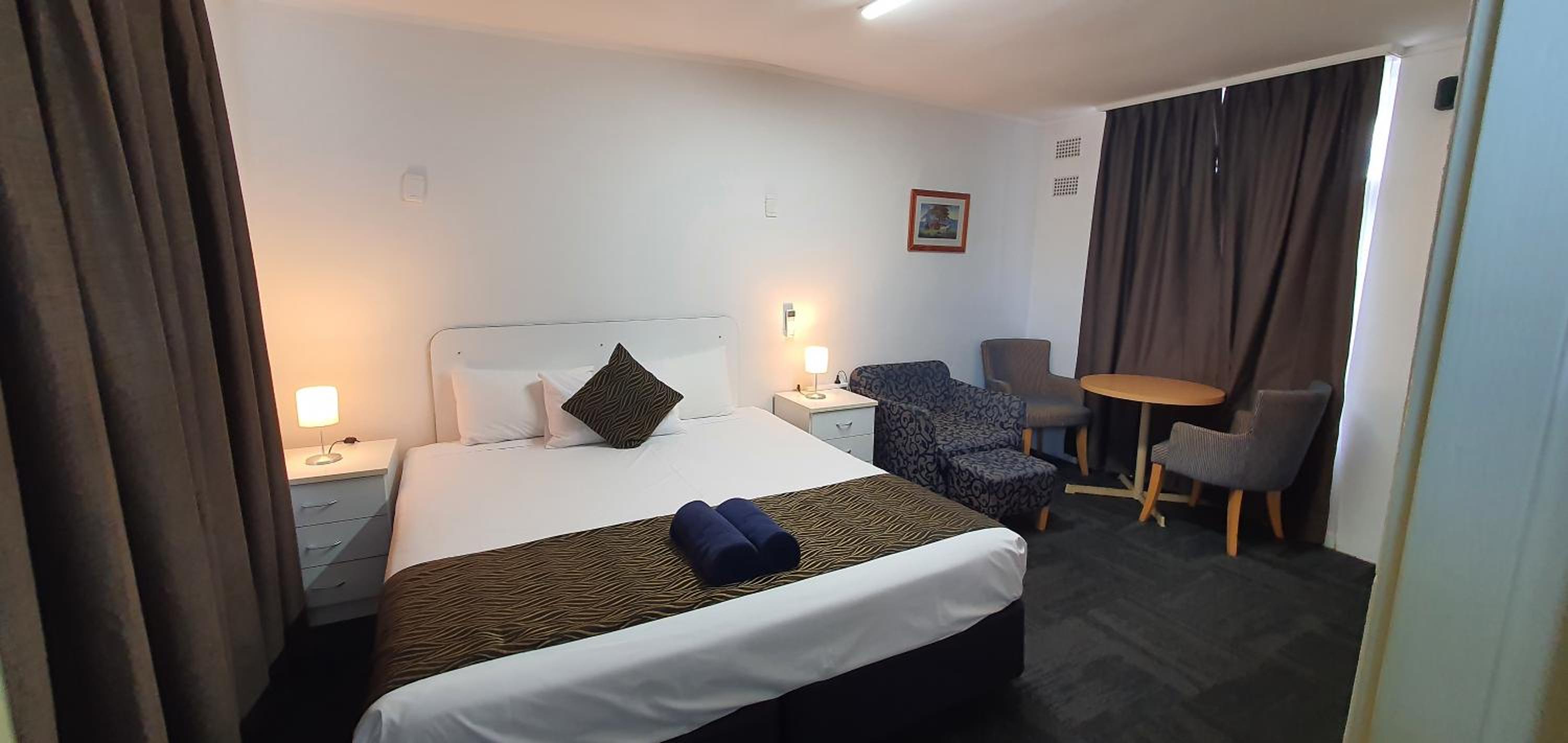 Silver Oaks Motel