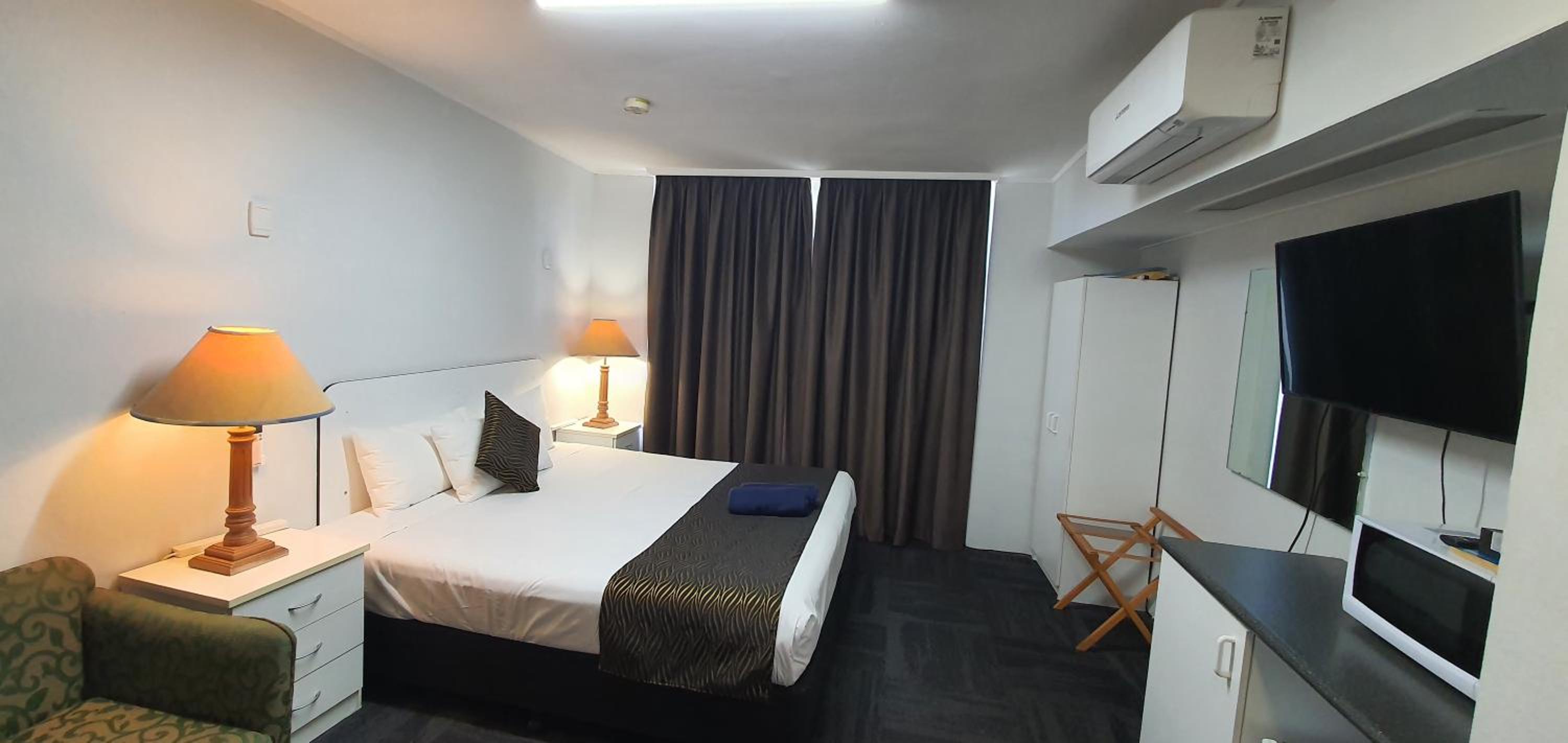 Silver Oaks Motel