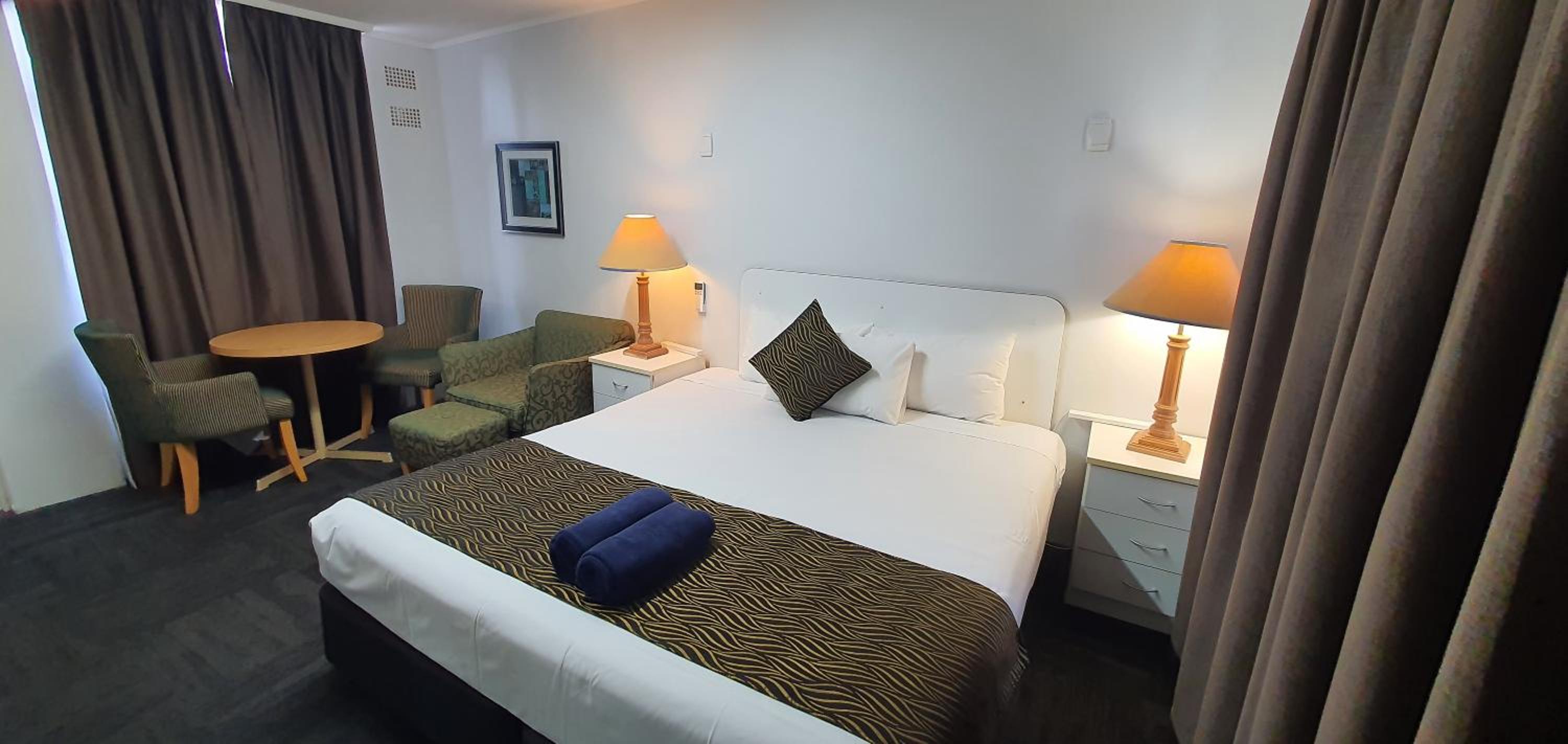 Silver Oaks Motel