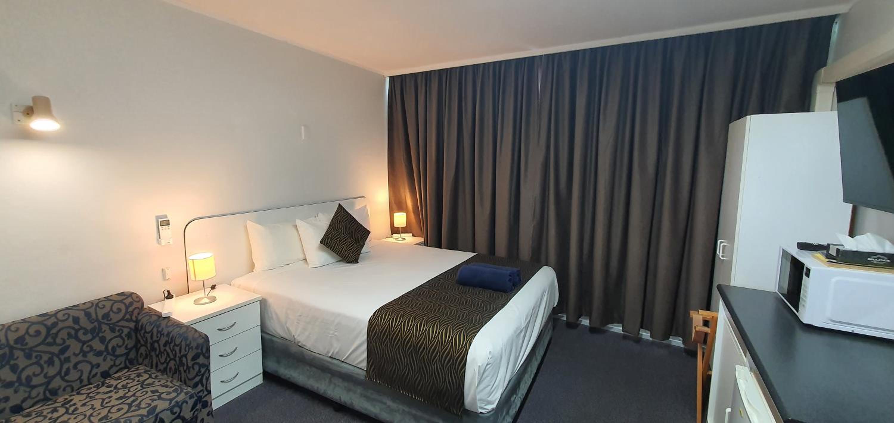 Silver Oaks Motel