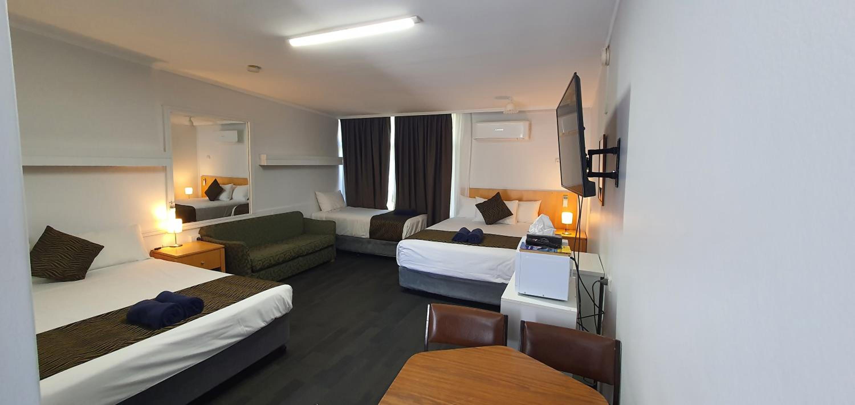 Silver Oaks Motel