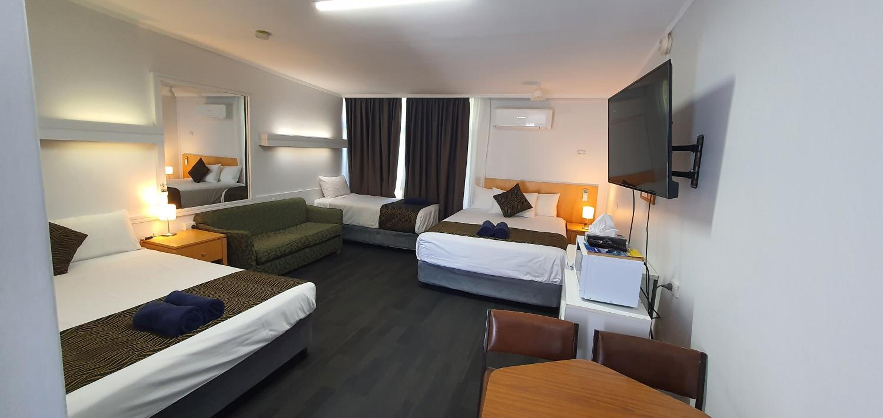 Silver Oaks Motel