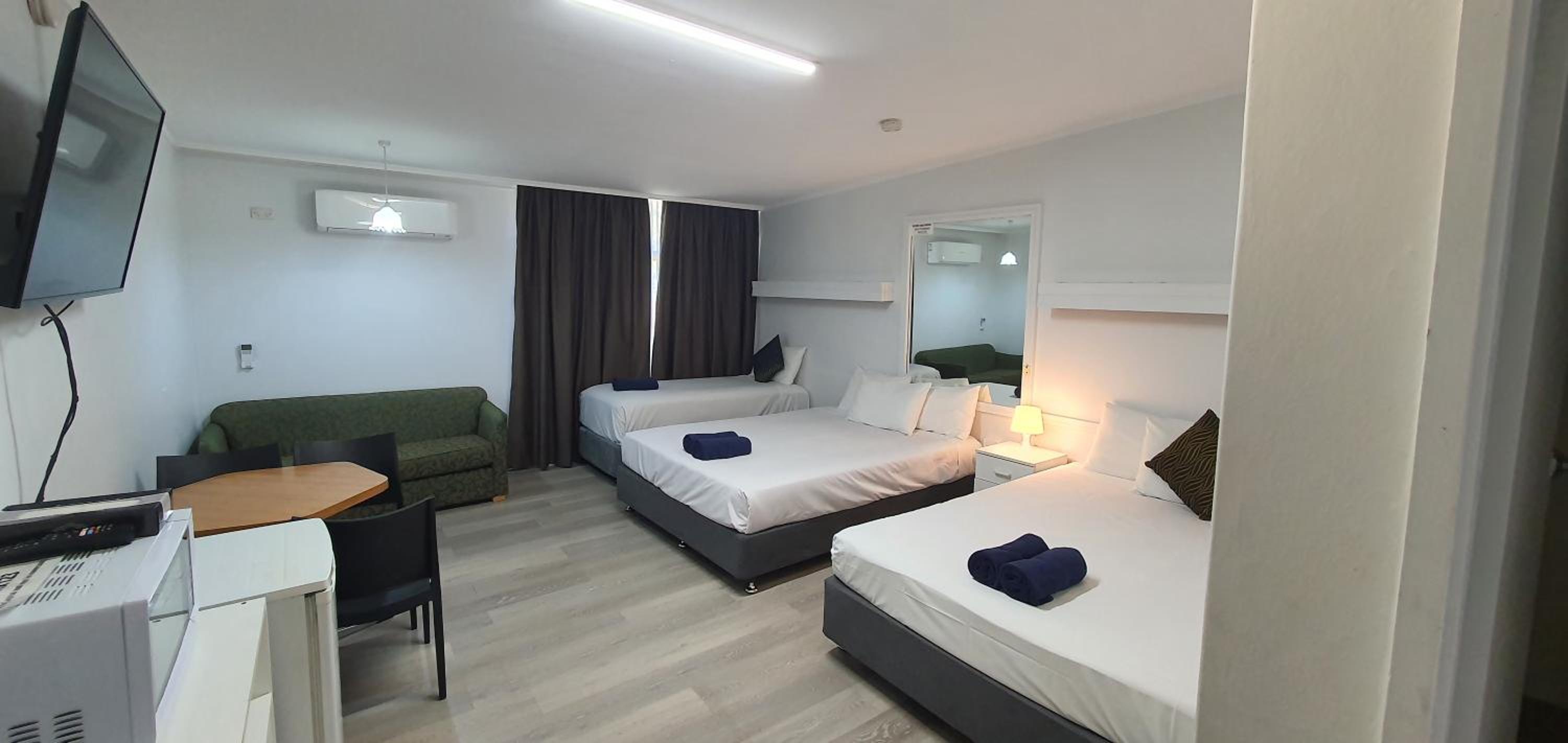 Silver Oaks Motel