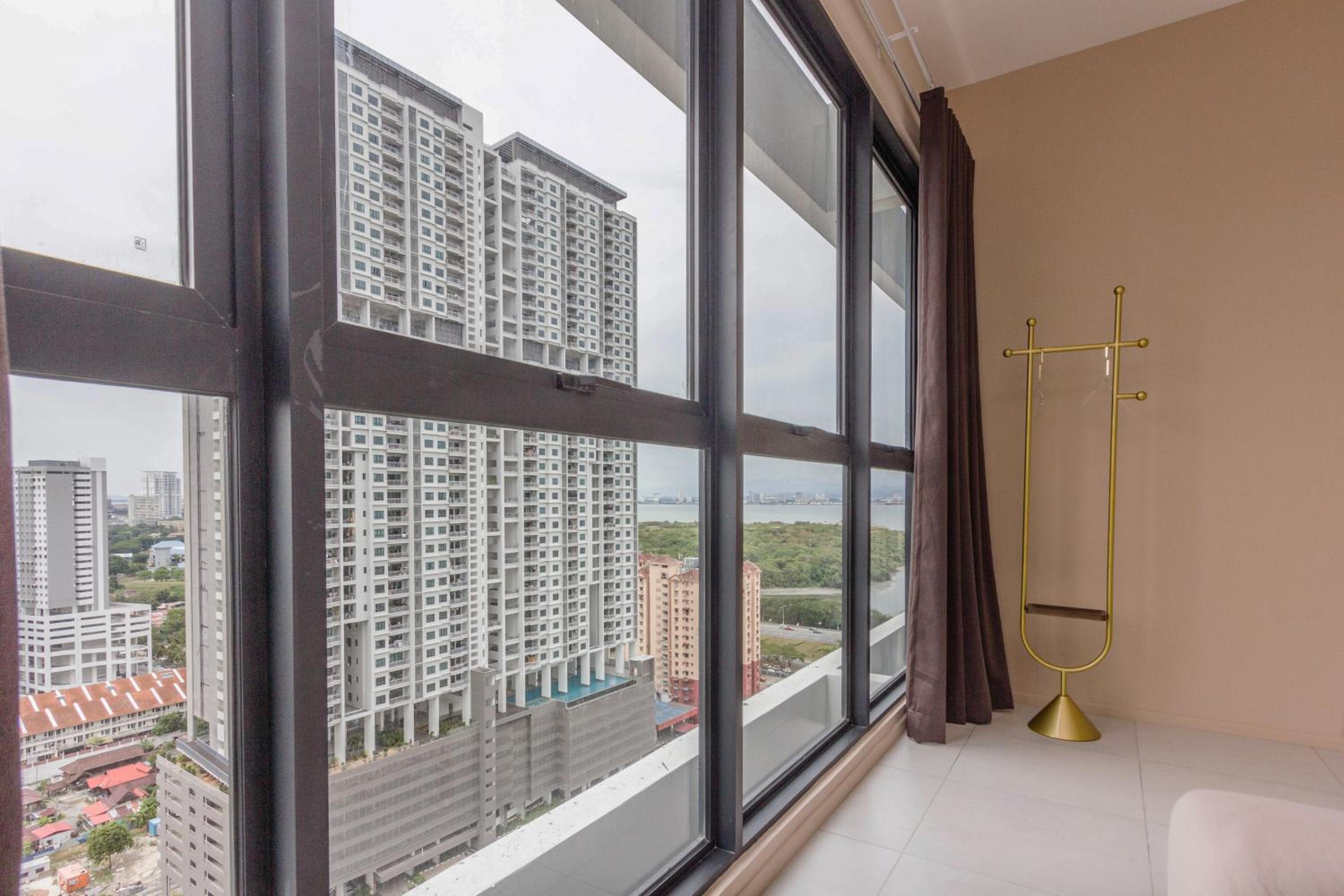 Designer Suites 2BR Apartment in Penang near George Town Self Check-In WiFi Partial Seaview photo 7
