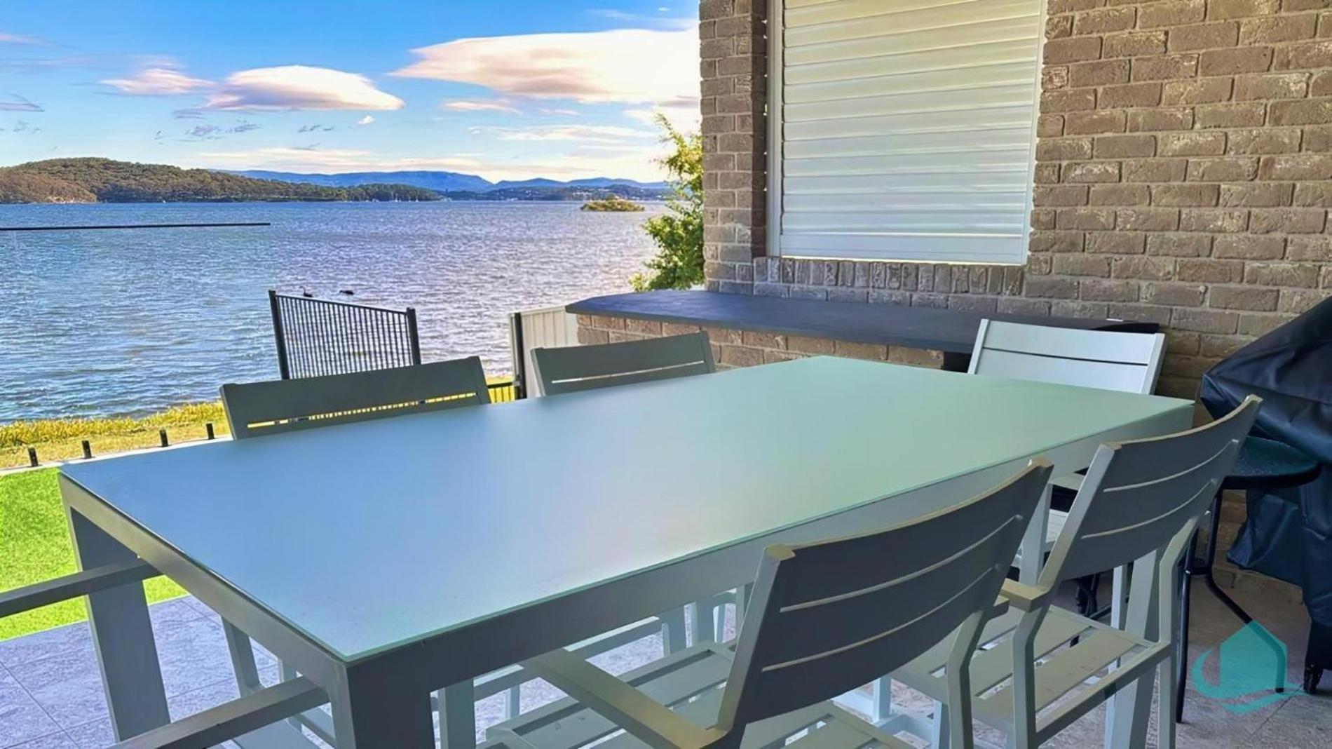 Tranquillity on the Lake, Absolute Lakefront With Pool