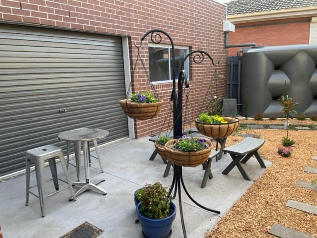Modern home, close to train, 17k CBD