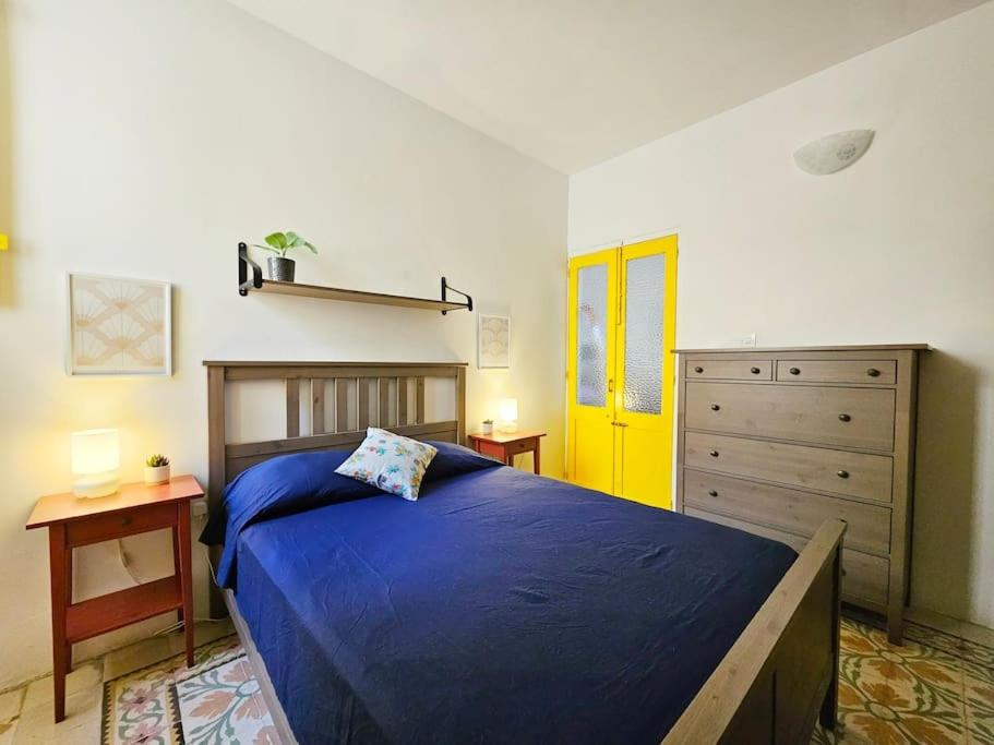 Local living in historic house with Private Garden view 2