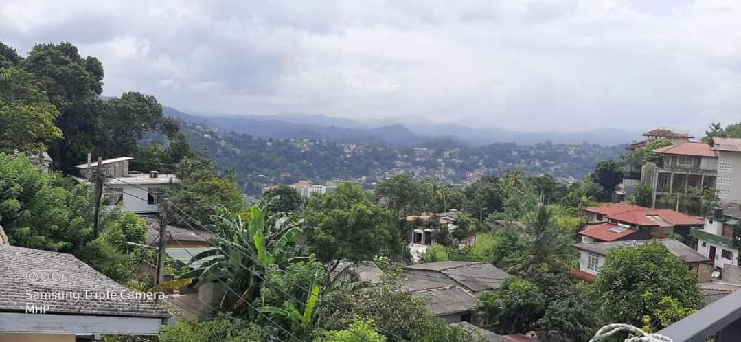 Kandy Hill Residence