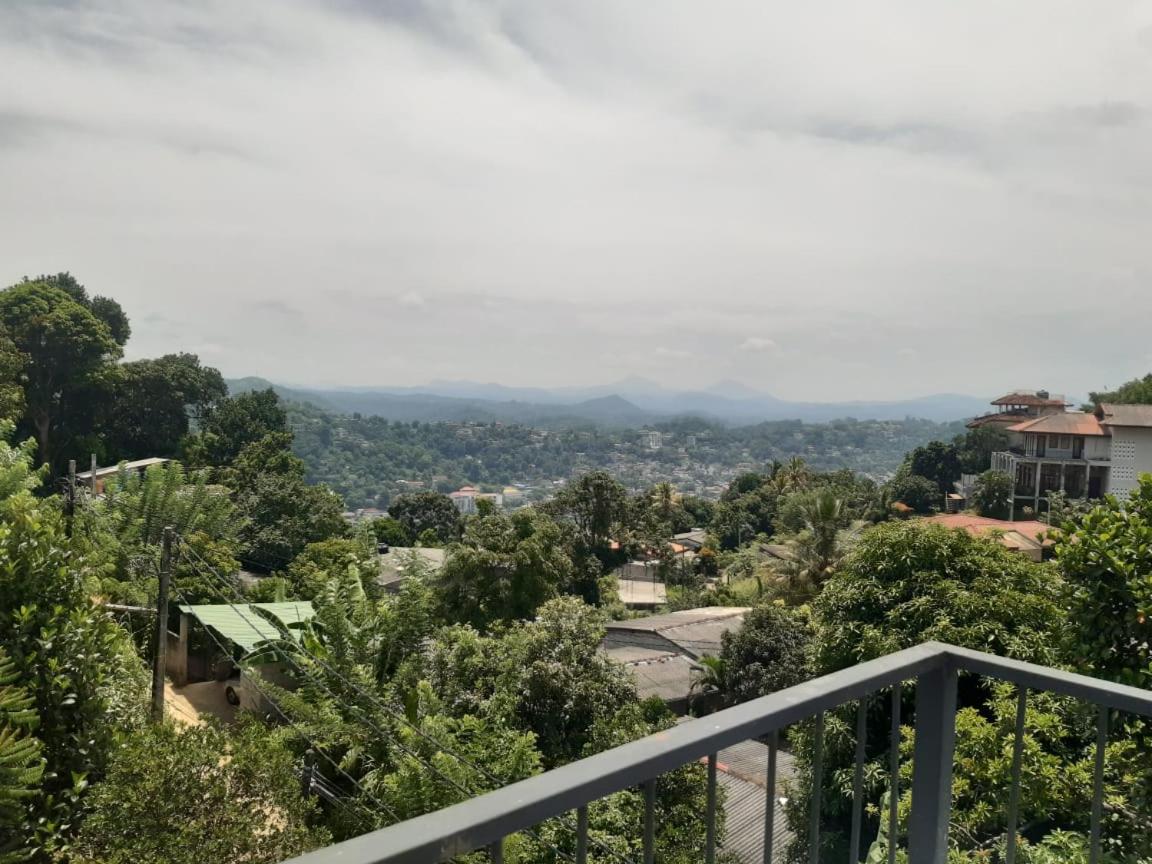 Kandy Hill Residence