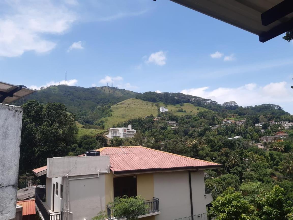 Kandy Hill Residence