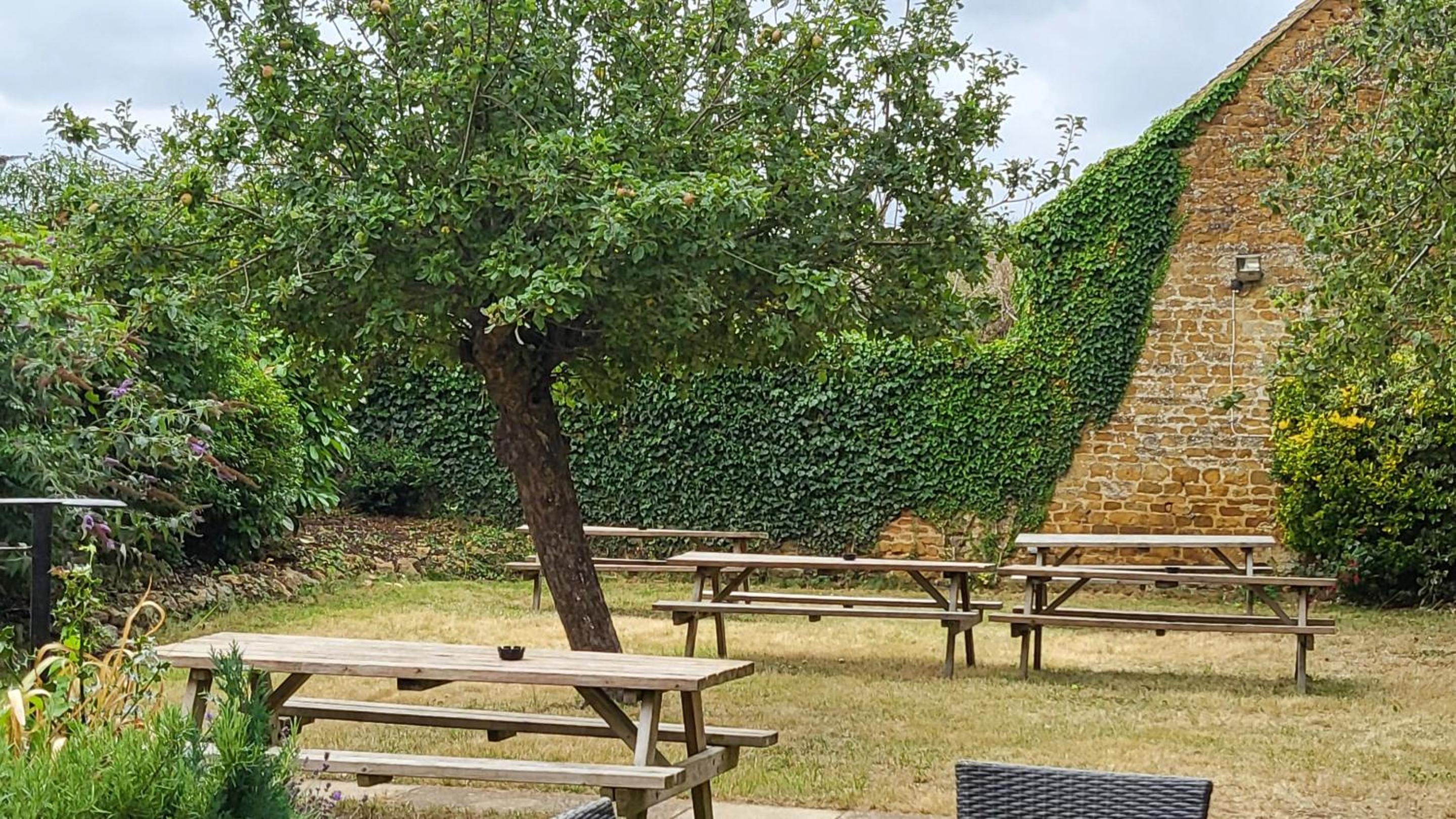 Hotel Unicorn Inn - Image 1